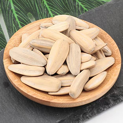 Peeled sunflower seeds