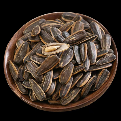 Caramelized sunflower seeds